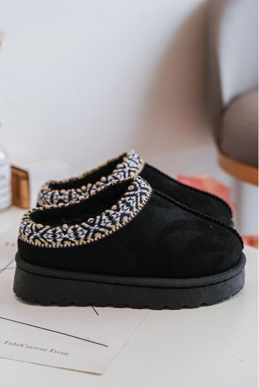 Zapatillas infantiles de modelo resistente para abrigar en color negro Olivane