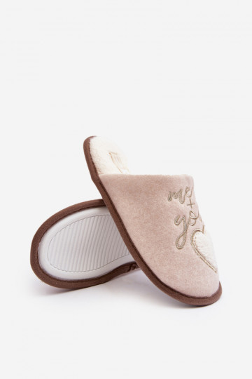 Pantuflas modelo clásico color beige cálido Mabira del modelo resistente