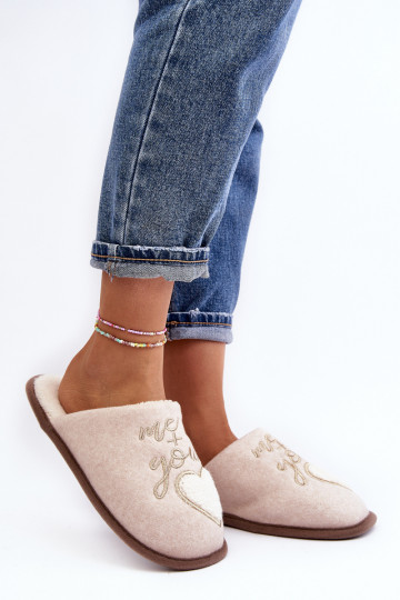 Pantuflas modelo clásico color beige cálido Mabira del modelo resistente 2