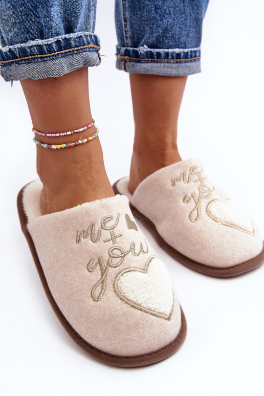 Pantuflas modelo clásico color beige cálido Mabira del modelo resistente