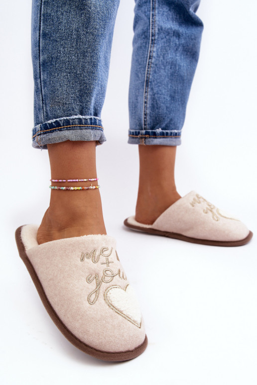 Pantuflas modelo clásico color beige cálido Mabira del modelo resistente