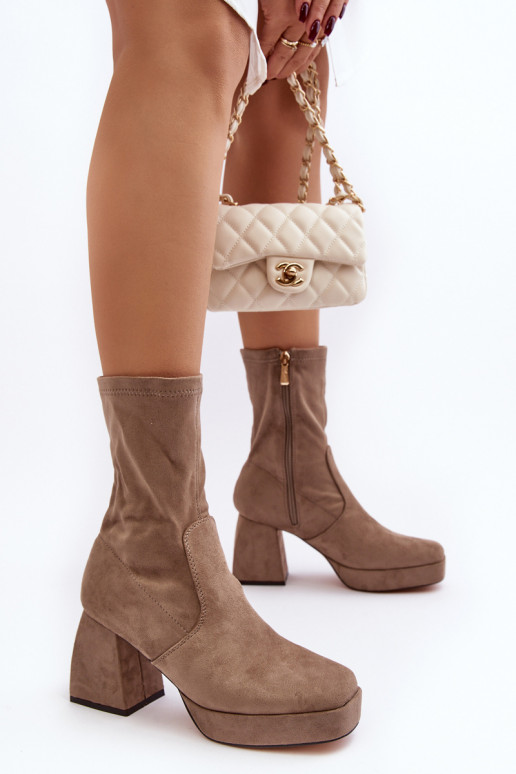 Botas de mujer Adelles beige con tacón ancho y plataforma Botas de mujer Adelles beige con tacón ancho y plataforma