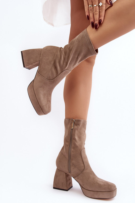 Botas de mujer Adelles beige con tacón ancho y plataforma Botas de mujer Adelles beige con tacón ancho y plataforma