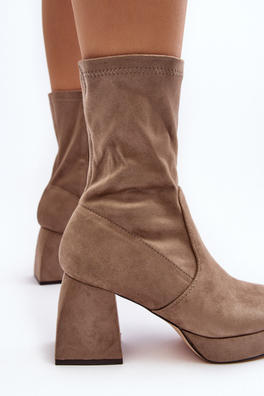 Botas de mujer Adelles beige con tacón ancho y plataforma Botas de mujer Adelles beige con tacón ancho y plataforma