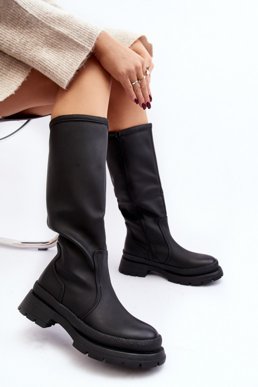 Botas cálidas con tacón ancho en color negro Desiren Botas cálidas con tacón ancho en color negro Desiren