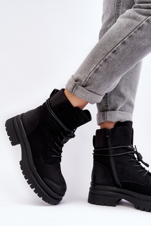 Botas de mujer con suela maciza en color negro Narelona