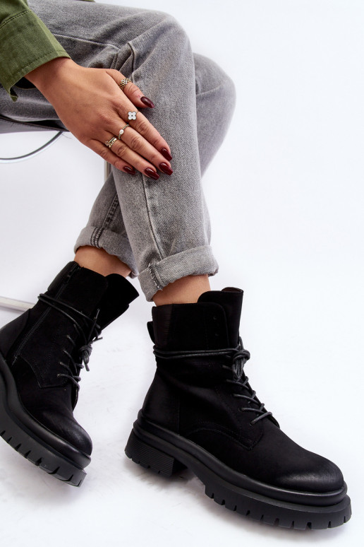 Botas de mujer con suela maciza en color negro Narelona