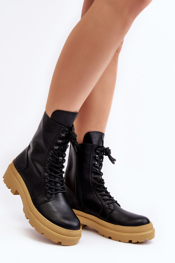 botas negras en Irán