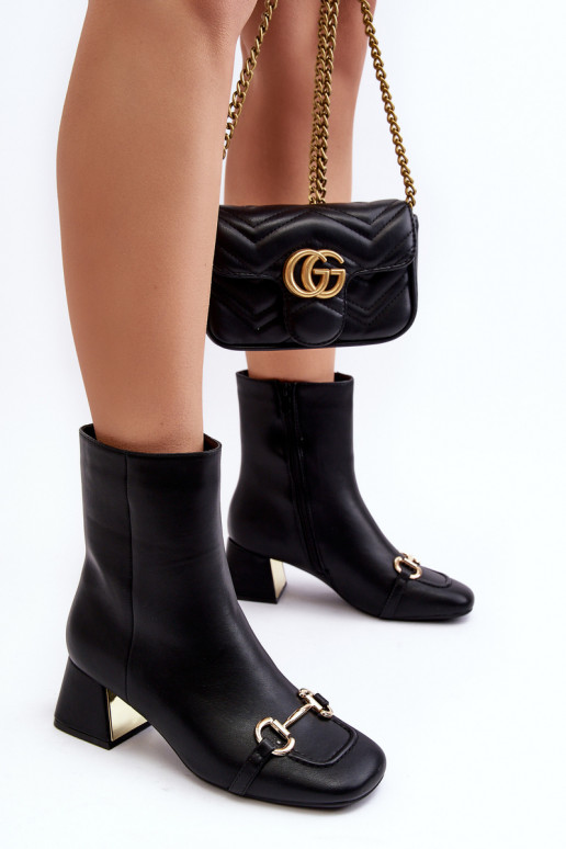 Botines con tacón con adornos en negro Adinah Botines con tacón con adornos en negro Adinah