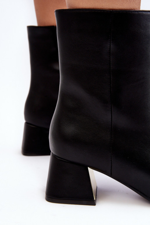 Botines con tacón con adornos en negro Adinah Botines con tacón con adornos en negro Adinah