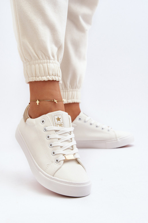 Zapatos de ocio fabricados en ecopiel en color blanco Tiraelle