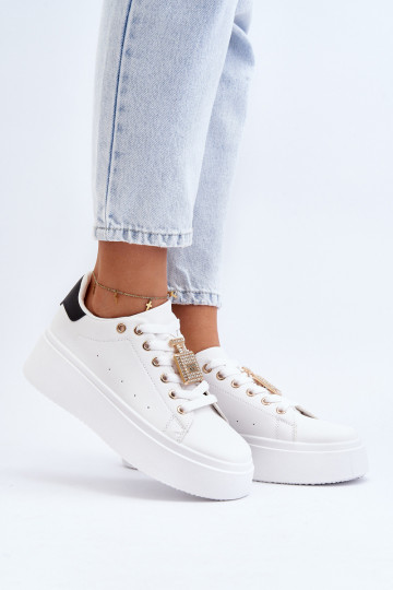 Zapatillas modelo zapatos con adornos en color blanco Celedria 2