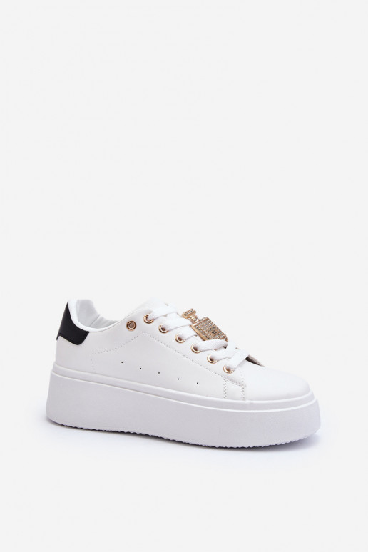 Zapatillas modelo zapatos con adornos en color blanco Celedria