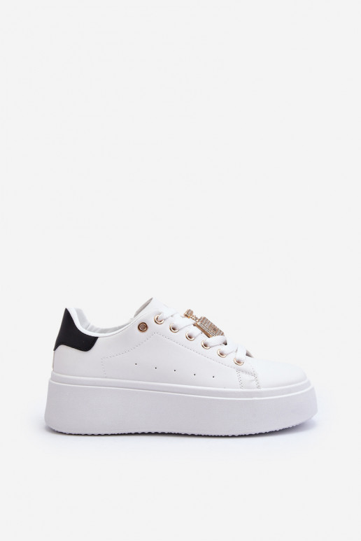 Zapatillas modelo zapatos con adornos en color blanco Celedria