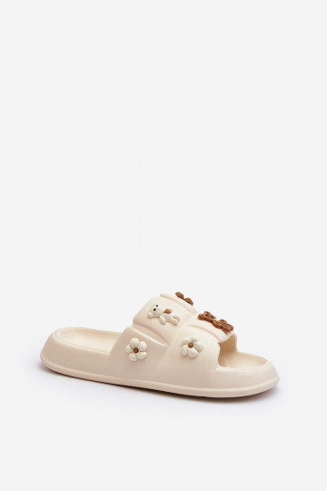 Pantuflas ligeras con bonitos detalles en Cambrina beige