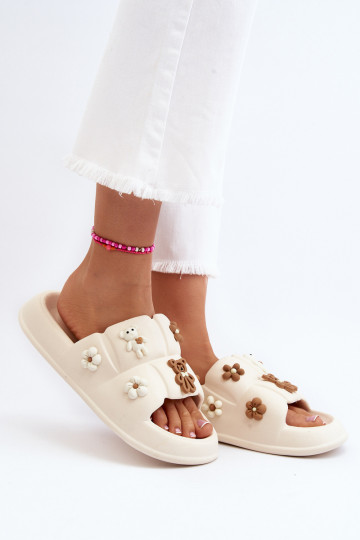 Pantuflas ligeras con bonitos detalles en Cambrina beige 2