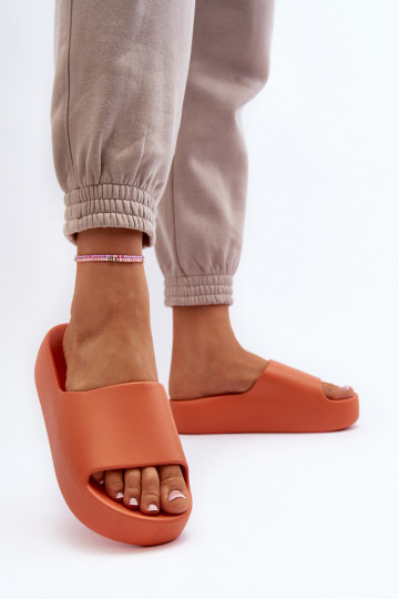 Pantuflas con suela maciza en color naranja Oreithano