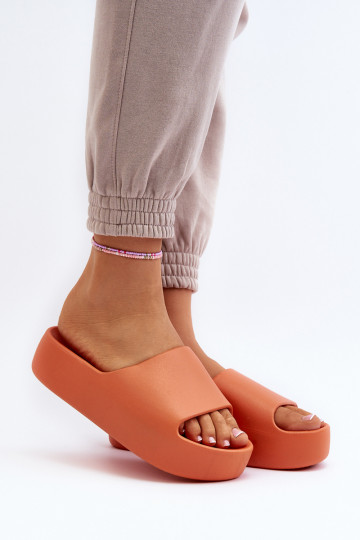 Pantuflas con suela maciza en color naranja Oreithano 2