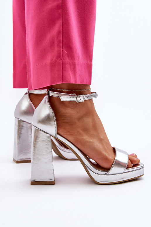 Tacones altos de ante con punta cuadrada Merila plateados