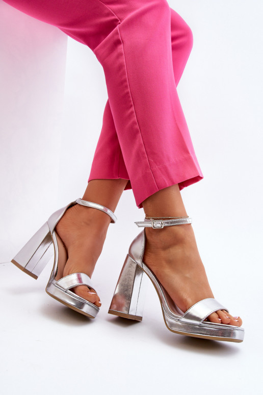 Tacones altos de ante con punta cuadrada Merila plateados