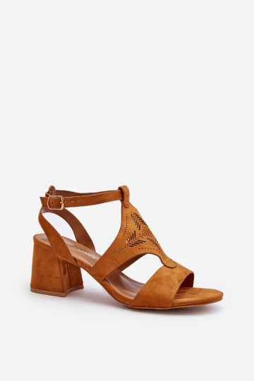 sandalias con tacón bajo en color marrón Eleriva