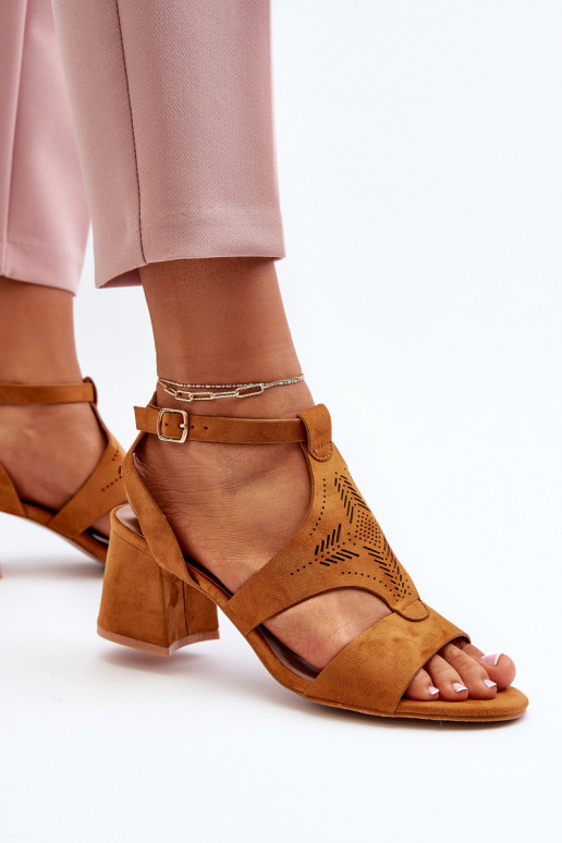 sandalias con tacón bajo en color marrón Eleriva