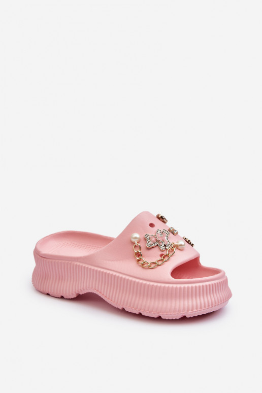 Pantuflas ligeras con bonitos detalles en Afariana rosa