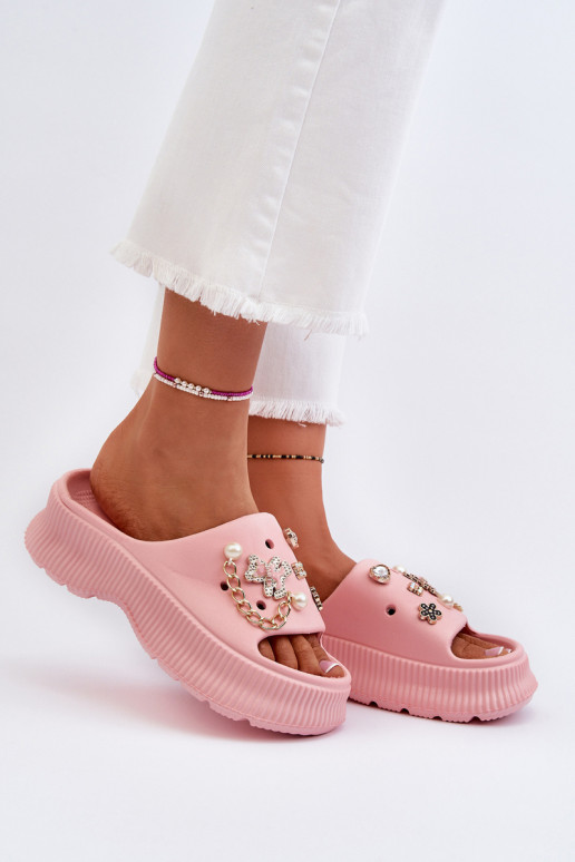 Pantuflas ligeras con bonitos detalles en Afariana rosa