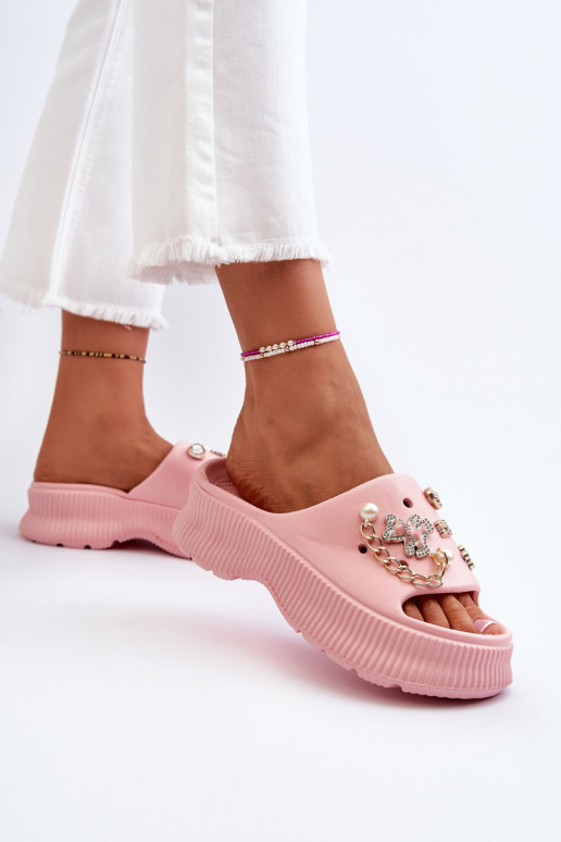 Pantuflas ligeras con bonitos detalles en Afariana rosa