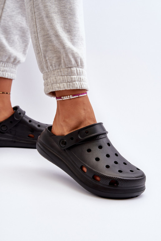 Pantuflas ligeras en color negro Ilariana