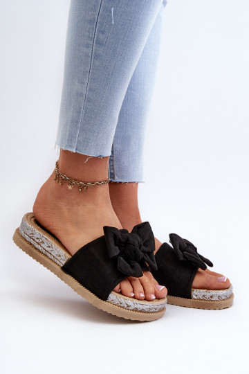 Pantuflas con plataforma y cintas en negro Aflia