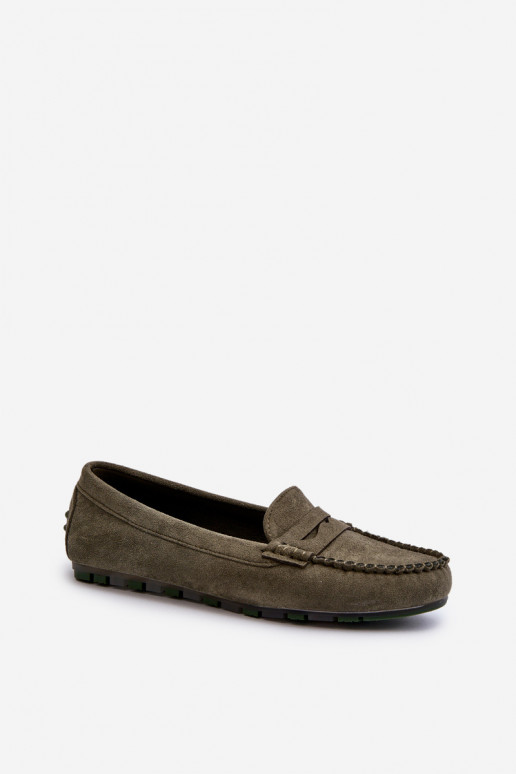 Mocasines de mujer modelo clásico confeccionados en ante color caqui Glimris