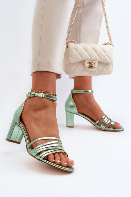 sandalias de tacón con tiras en verde Enitia