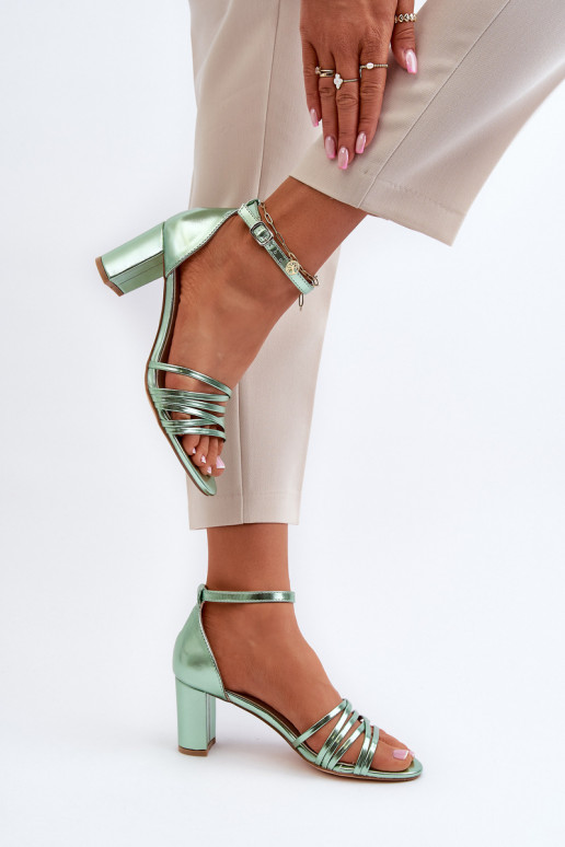 sandalias de tacón con tiras en verde Enitia
