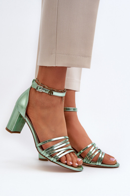sandalias de tacón con tiras en verde Enitia