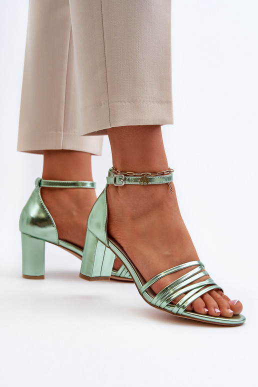 sandalias de tacón con tiras en verde Enitia