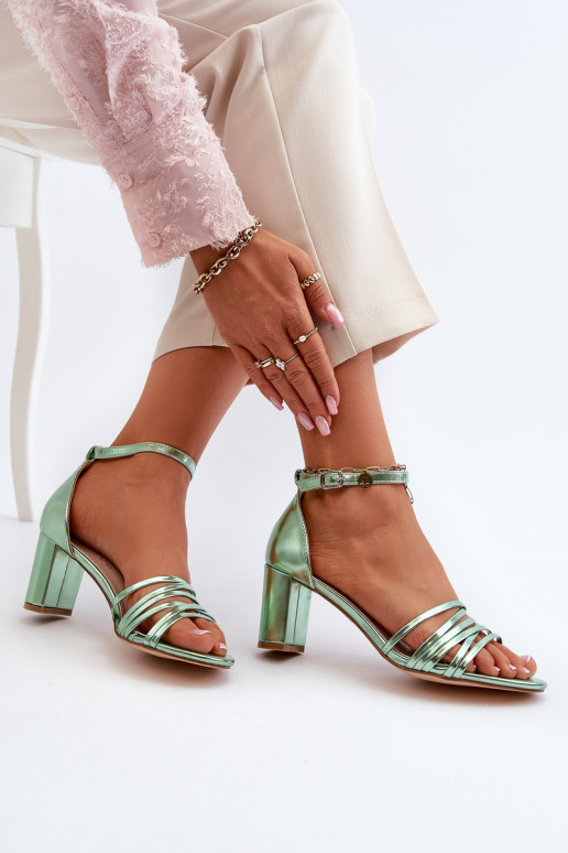 sandalias de tacón con tiras en verde Enitia