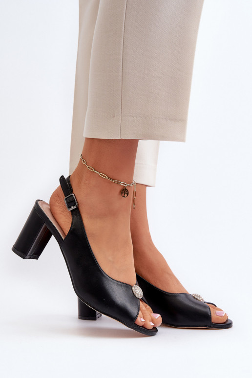 Sandalias estilo elegante con tacón con adornos en color negro Trasea