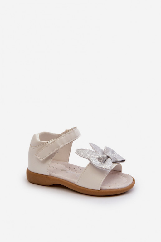 Sandalias infantiles con cintas con cierres adhesivos en blanco Wistala