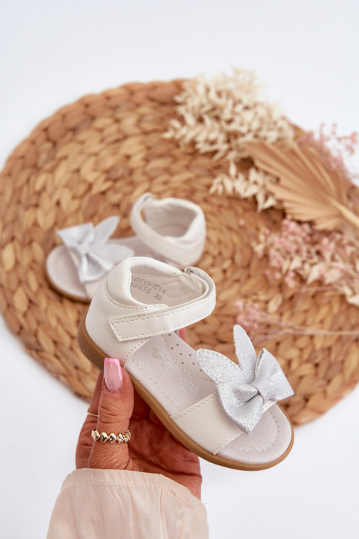 Sandalias infantiles con cintas con cierres adhesivos en blanco Wistala Sandalias infantiles con cintas con cierres adhesivos en blanco Wistala