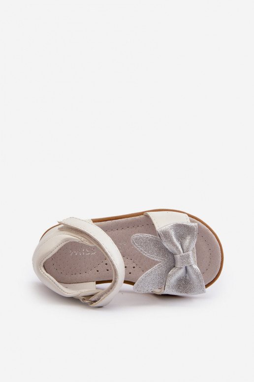 Sandalias infantiles con cintas con cierres adhesivos en blanco Wistala