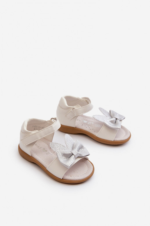 Sandalias infantiles con cintas con cierres adhesivos en blanco Wistala