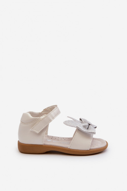 Sandalias infantiles con cintas con cierres adhesivos en blanco Wistala
