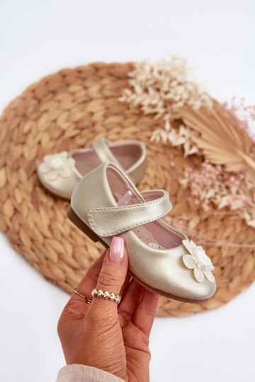 bailarinas infantiles con cierres adhesivos con adornos en color dorado Serinde 2