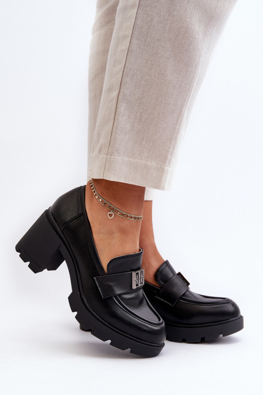 Zapatos de tacón ancho con adornos en color negro Ranunca