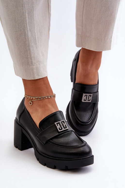 Zapatos de tacón ancho con adornos en color negro Ranunca