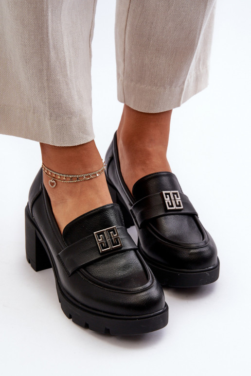 Zapatos de tacón ancho con adornos en color negro Ranunca