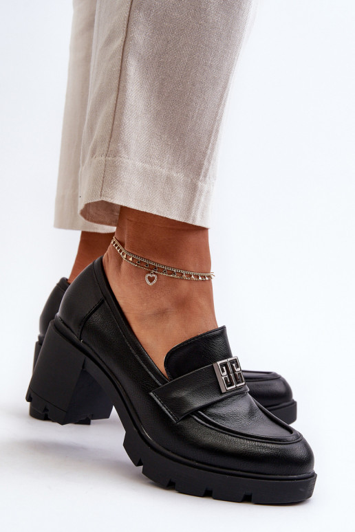 Zapatos de tacón ancho con adornos en color negro Ranunca