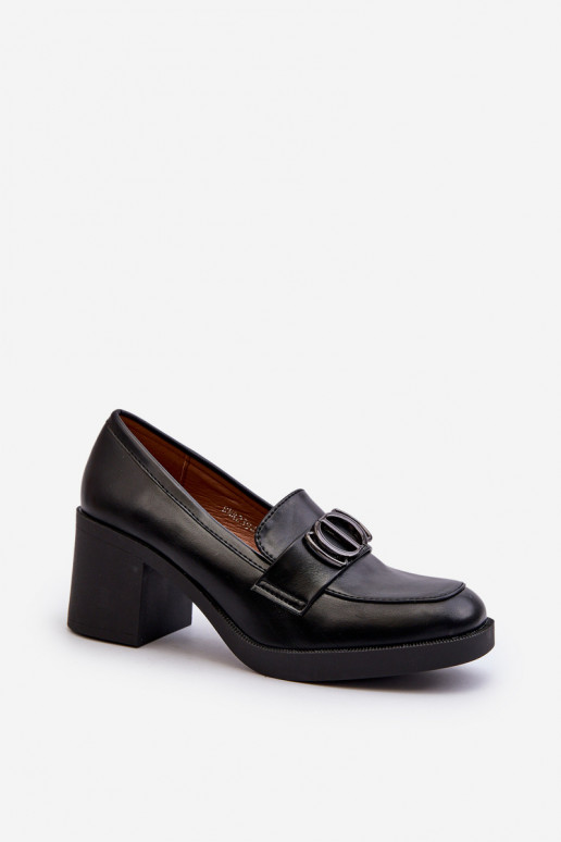 Zapatos de tacón con adornos en negro Nedarea