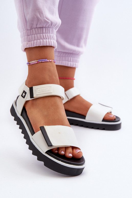 Sandalias de mujer con plataforma Big Star NN274777 color blanco